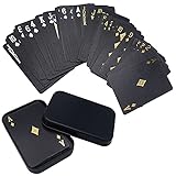 表面は高級感のある黒基調のデザインで見る角度によって絵柄が変わるダイヤモンドテクスチャー設計です。　 裏面には色落ちしにくい金箔と銀箔を採用しており、キラキラと輝くゴージャスな外観が◎　 材質にプラスチックを採用しているため、強度が高く防水性に優れていているため水洗いできるところが魅力です。 【セット内容】トランプ×54枚　ケース×1点　【材質】プラスチック　【サイズ(約)】5.8cm×8.7cm　【カラー】ブラック ※こちらの商品は"ELP★エルプストア"によるGS1事業者コード登録済の商品と...