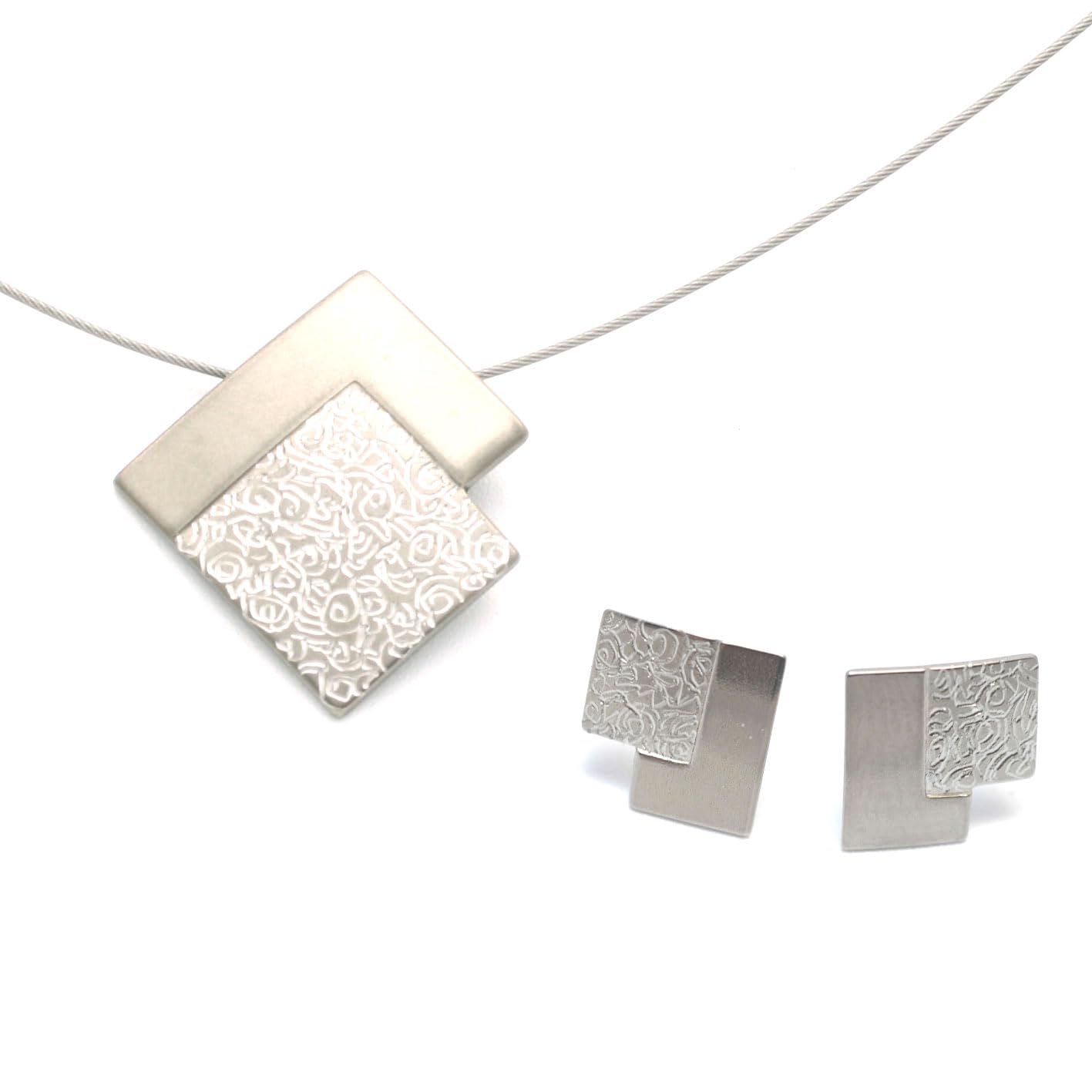Titan Schmuck-Set. Absolut kein Risiko auf Allergien Handgefertigte Schmuckstücke. Lieferbar in verschiedenen Farben