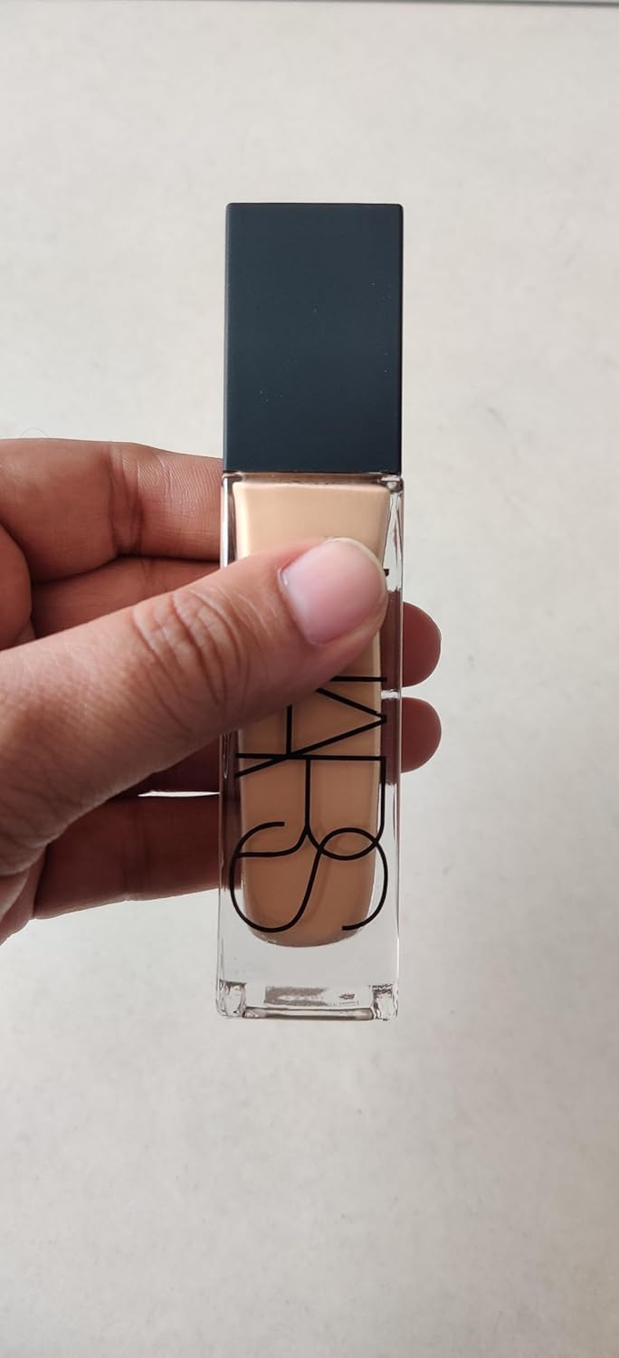 Natural Radiant Longwear Liquid Foundation Medium Shade with Warm Golden Undertones Full Coverage Long Lasting Radiant Finish Lightweight Buildable Makeup Base Punjab 30ml-picture-36