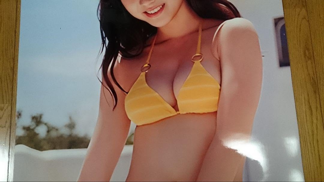 Amazon.co.jp: 貴重品 桃月なしこ 黄色ビキニ 等身大ポスター : おもちゃ
