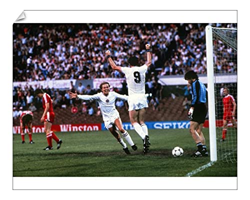 Media Storehouse 10x8 Print of Aston Villas Peter Withe celebrates scoring the only goal in the 1982 (5089087)