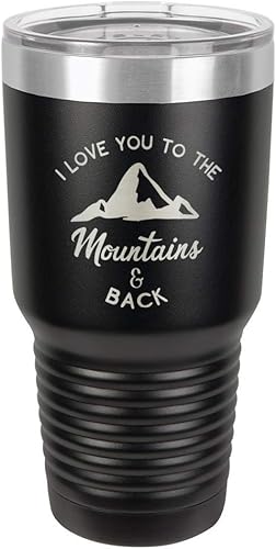 Vaso negro de 30 onzas con popote y tapa superior deslizante con texto en inglés "I love you to the mountains and back", color negro