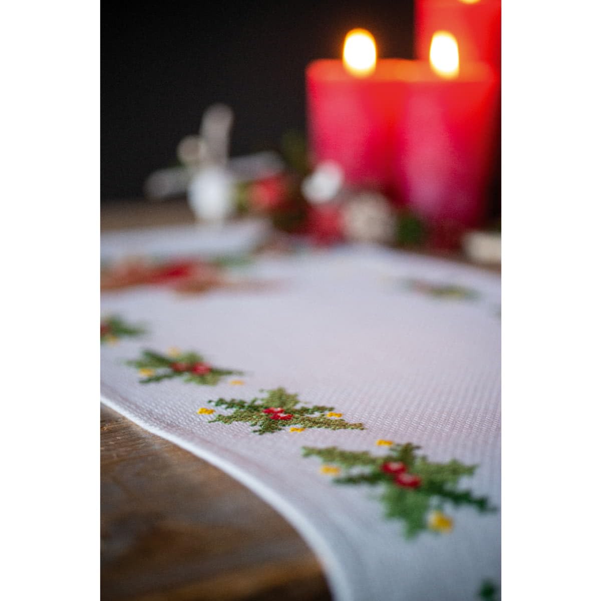 Vervaco Stickpackung Tischläufer Zählmusterpackung Kreuzstich Hirsche mit Kaninchen Stickläufer zum Selbersticken Stickset Weihnachten Kreativ Set für Erwachsene 32 x 84 cm Kreatives Geschenk