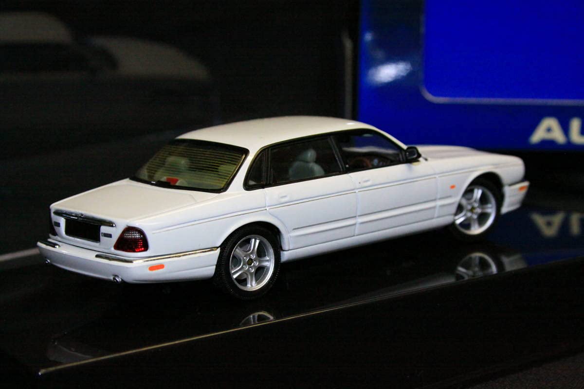 Amazon | 超稀少!Ж 絶版! AUTOart 143 JAGUAR ジャガー X308 XJR