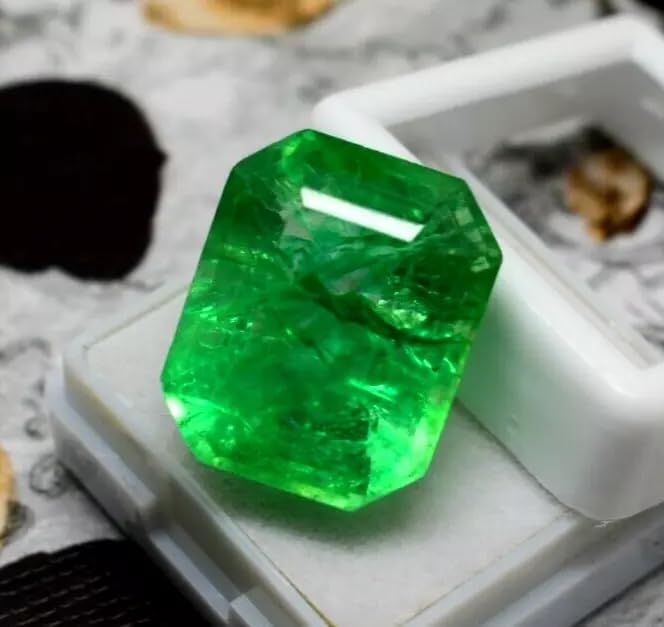 22.55 Carat Approx GGI Certified Faceted Natural Green Emerald - Emerald-cut Loose Gemstone, Rare Collectible Gemstone for Jewelry Making