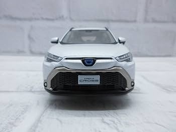 Amazon | ミニカー 1/30 ミニカー カローラクロス プラチナホワイト