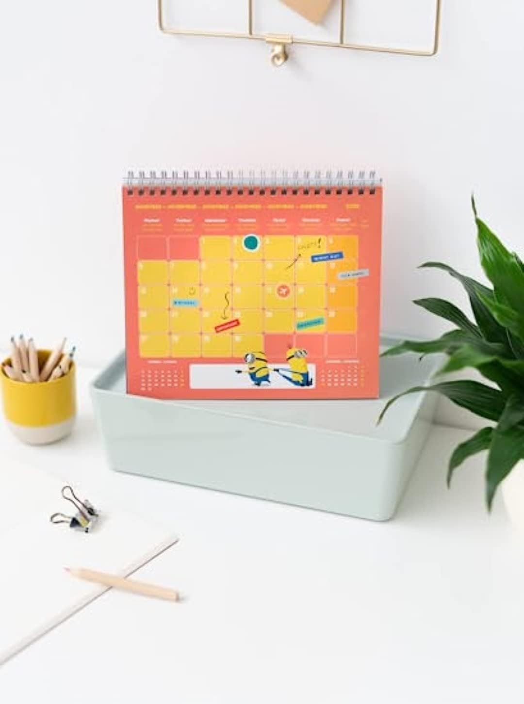 Grupo Erik CS23031 Desktop Calendar 2023, 12 Months Planner, Minions