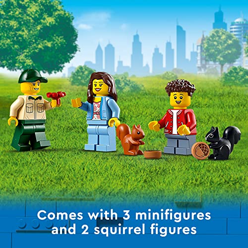 City Picnic in The Park 60326 Building Kit for Kids Aged 5 and Up; Includes 3 Minifigures and 2 Squirrel Figures (147 Pieces) - Lego - Immagine 4