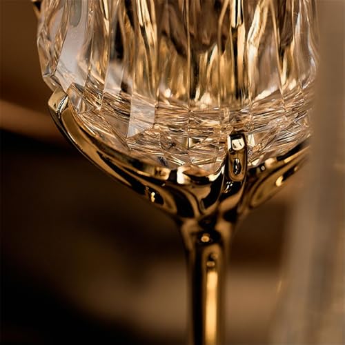 Copas de champán con tallo dorado para brindar en aniversarios con estilo único 6