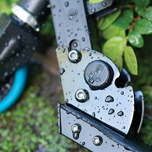 防水なので、アウトドアでの使用もOK。自転車に貼り付けておけば盗難防止になる他、広い駐輪場で自転車をどこに置いたか?がわかりにくい時も、タグを鳴らせば見つけやすいですね。
電池交換は不可ですが、寿命は約3年というのも安心です。
【この商品のポイント✓】
■スマホ連動タイプ(Bluetooth)
□場所の通知方法︓音(通知音は8種類)
□防水︓〇
□電源:ボタン電池(寿命は約3年・電池効果は不可)
□受信タグ単体の操作︓可能
→受信タグを操作し、スマホを鳴らすことができる