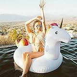 🦄Diseño especial: la balsa inflable de unicornio tiene un diseño completamente nuevo con una apariencia hermosa y dos manijas convenientes, que pueden mantener el equilibrio mientras flota.