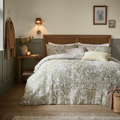 Image of Voyage Maison Cademuir Duvet Cover Set – Woodland Toile Muslin Cotton (Sage - King)