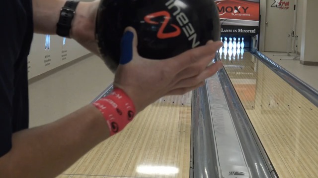 Amazon.com : MOTIV Nebula Bowling Ball | Medium Oil | Black Pearl