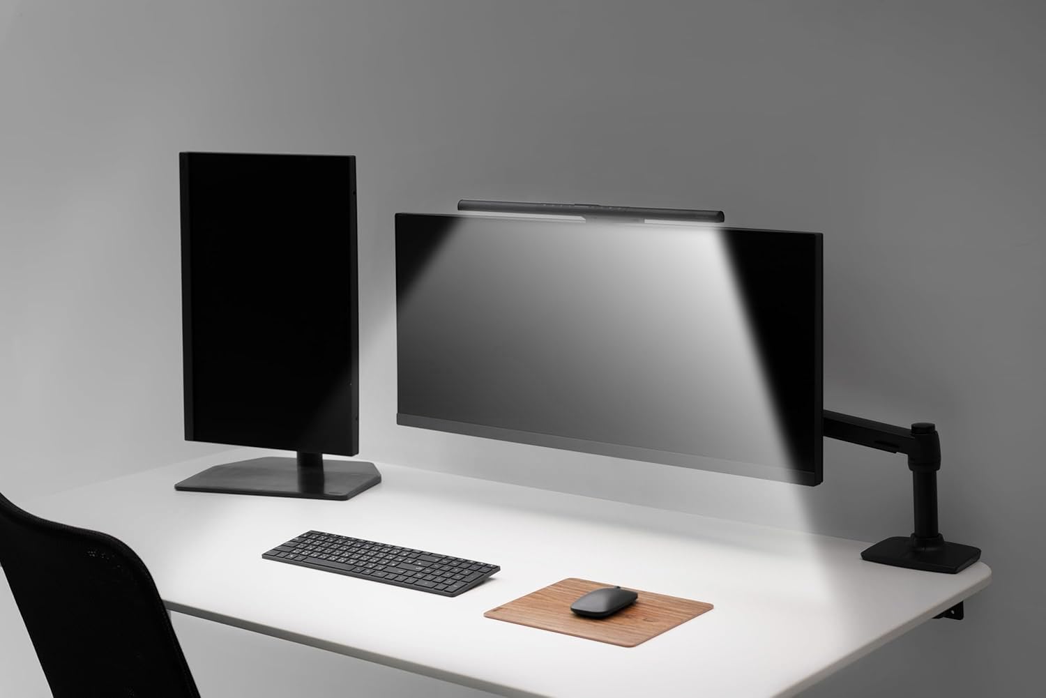 BenQ ScreenBar Pro Lampe de Bureau LED pour Écran PC, USB-C, Éclairage Intelligent, Protection des Yeux, Noir