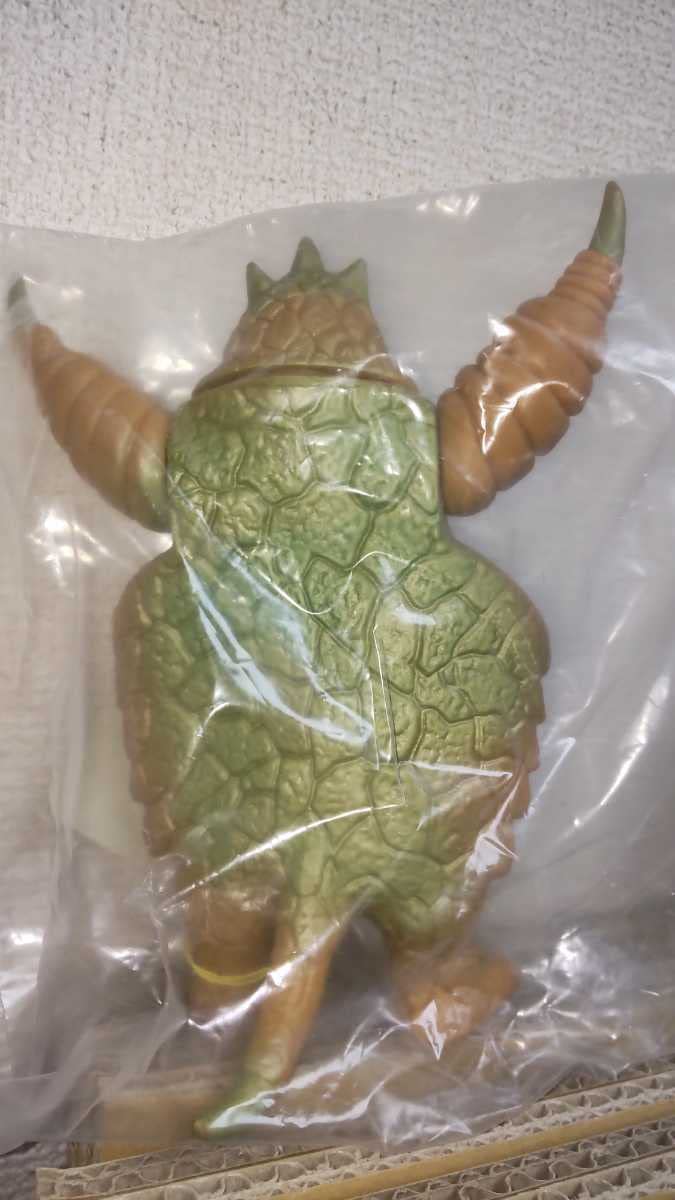 Amazon.co.jp: 当時物パチモン無版権ウルトラ怪獣シリーズ風タグ付