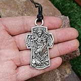 Mode-Design: Halskette für Männer kommt in einem exquisiten Look mit coolem und modischem Design. Erhellen Sie Ihren Look und enthüllen Sie Ihr Unikat.