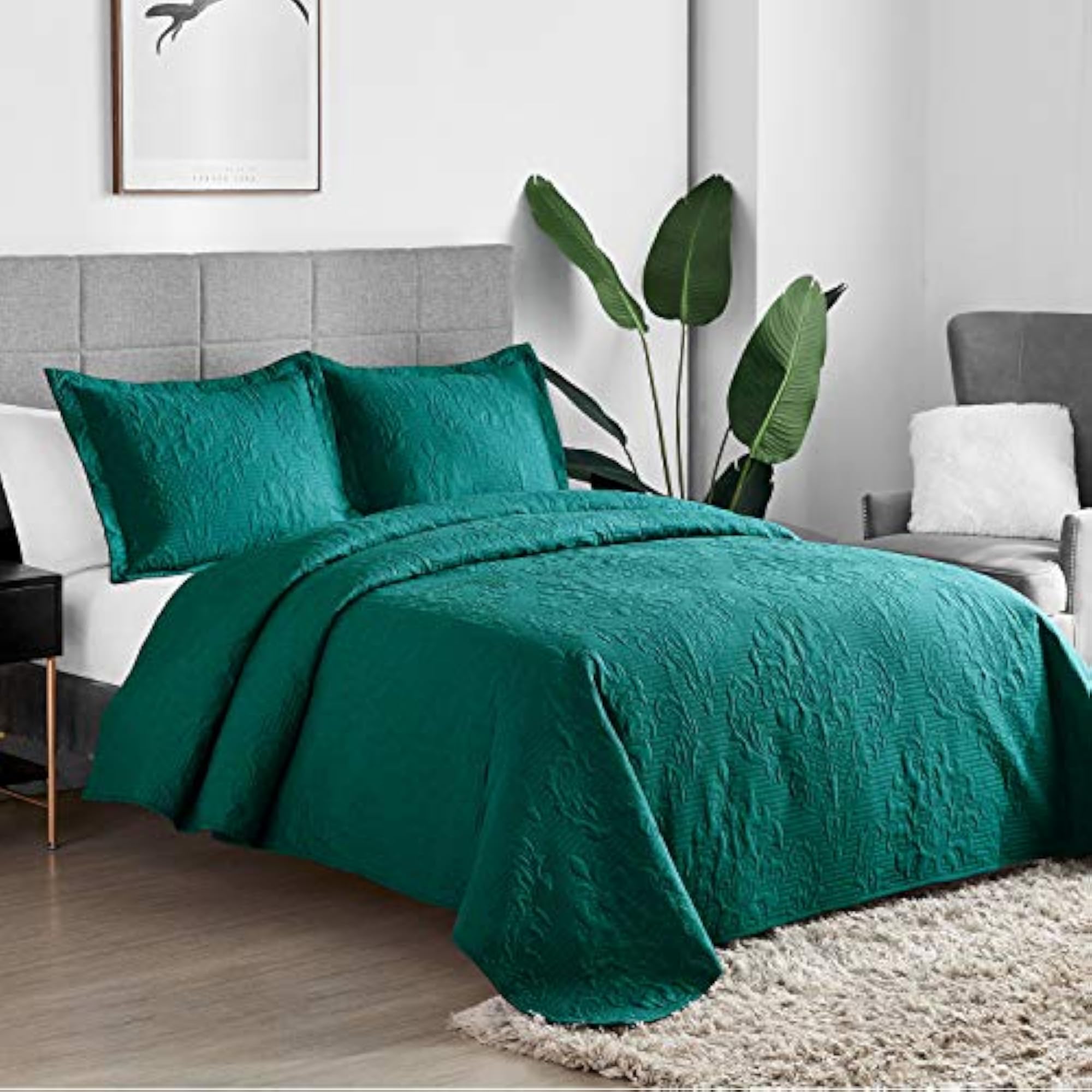 Lightweight Bed Decor Coverlet Set for All Season Use