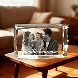 Cube Cristal Photo Personnalisé : Immortalisez vos plus beaux souvenirs dans un écrin de lumière, gravé au laser avec une précision exceptionnelle. Plus qu'une simple décoration, c'est une œuvre intemporelle qui rend hommage aux instants qui comptent vraiment. D'une simple photo de famille, d'un mariage féerique, d'un anniversaire ou de vacances inoubliables, nous faisons naître un véritable héritage émotionnel