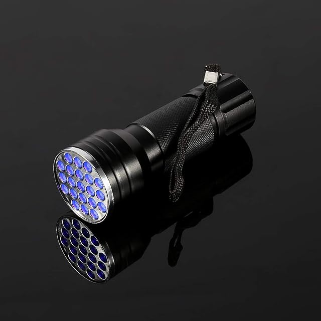 Foto 5 de 8 de Ejoyous Linterna Ultravioleta con 21 LED, Detector de Mano UV de 395 nm para Manchas Secas en Orina…