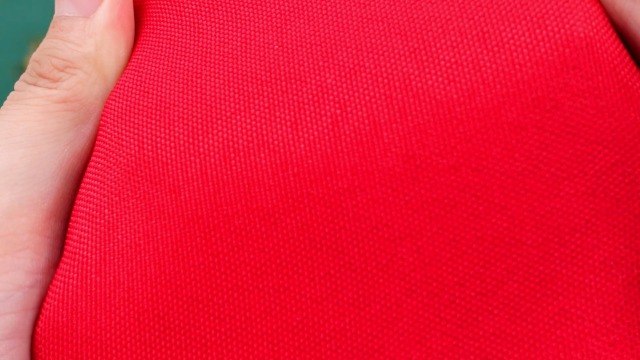 Set de 48 servilletas rojas y anillos dorados Preboun miniatura 7