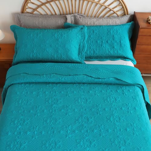 Image of EVENHUG Oversized Quilts Set King Size 3 Piece Bedding Set Reversible Bedspread with 2 Pillow Shams Coverlet Lightweight Soft Bed Cover for All Season(120 inchX128 inch,Teal Blue)