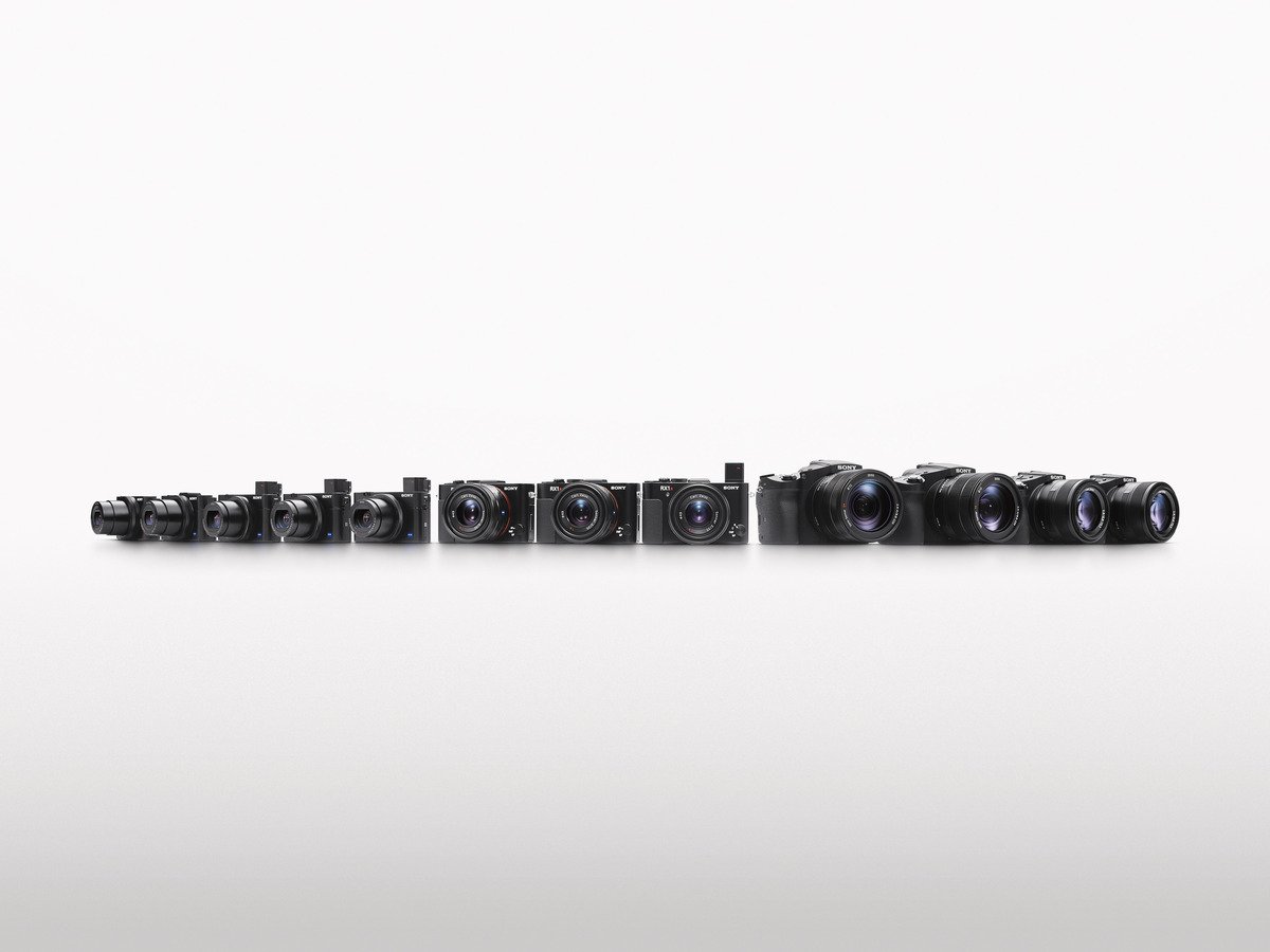 Sony RX10 IV | Zaawansowany aparat kompaktowy premium (przetwornik typu 1,0″, obiektyw Zeiss 24–600 mm F2.4–4.0, szybki system AF 0,03 s, nagrywanie filmów 4K)