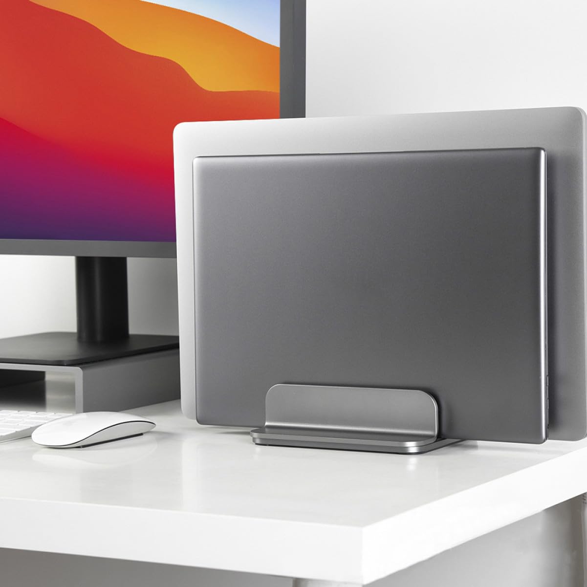 SHINEOFI Supporto Verticale per Laptop in Alluminio Staffa da Scrivania Durevole e Salvaspazio Porta Notebook e Tablet per Raffreddamento e Organizzazione Desktop