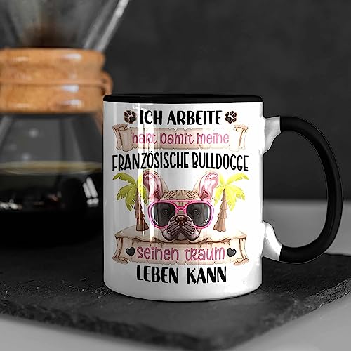 Trendation - Französische Bulldogge Besitzer Geschenk Tasse Lustiger Spruch Französische Bulldogge Liebhaber Geschenkidee Geburtstag Weihnachten Ich Arbeite Hart (Schwarz)