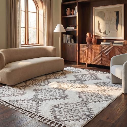 SAFAVIEH Area Rug 8x10 - Moroccan Tassel Shag Coll...