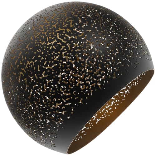 Abat-jour en fer noir ajouré pour remplacer un éclairage de cuisine trop sombre
