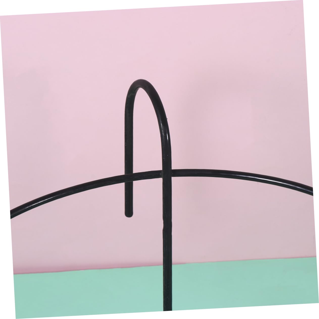 Toyvian Support De Jardinière Suspendu en Fer Noir, Cadre De Fleurs De Balcon Rond 30 Cm, Lot De 2 Pièces, pour Balcon Et Jardin, Support De Pot De Fleurs Stable Et Peu Encombrant