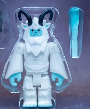 Roblox Classics Series 4 Twenty-One Piece Set 12 Exclusive Virtual Codes
