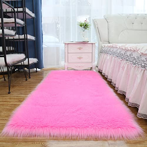 Tapis peau de mouton imitation laine pour une ambiance cocooning de chambre
