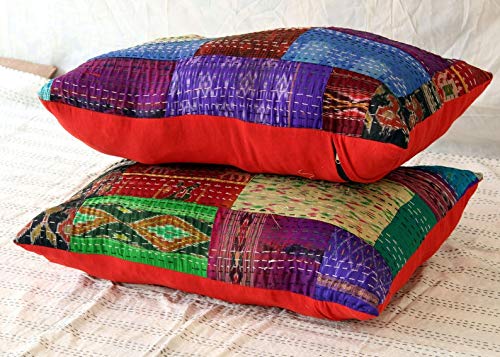 Housses de coussin en soie pour raviver un canapé terne facilement
