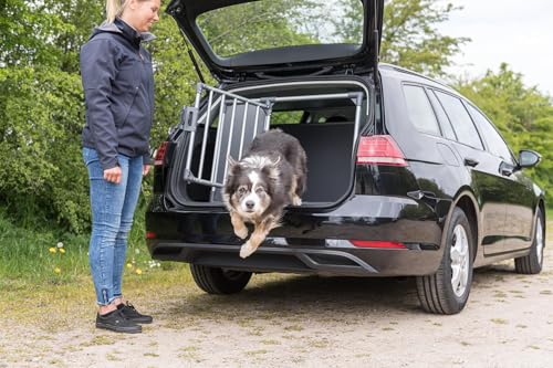 TRIXIE Hunde-Transportbox, Aluminium, L: 92 x 64 x 78 cm, grafit, rutschfste Liegematte, Klettleiste am Boden, Sicherheitsverschluss, stabil und geräuscharm, hochgeschlossene Wände - 39338