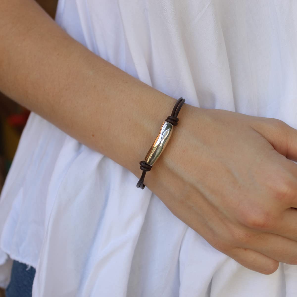Pulsera de cuero marrón para mujer hecho por Intendenciajewels – Hecho a mano - Pulsera bohemia - Joyas para mujer - Pulsera de cuero y plata - Pulsera ajustable de 16-19,5 cm.