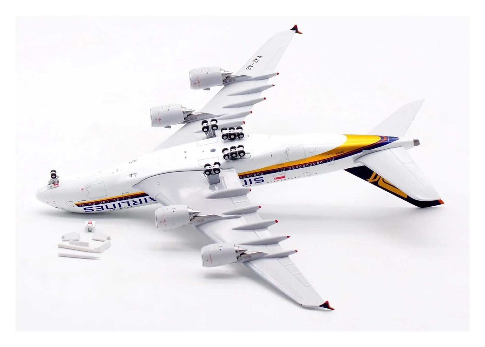 Amazon.co.jp: 飛行機模型飛行機おもちゃの飛行機模型 AV4133 航空 1