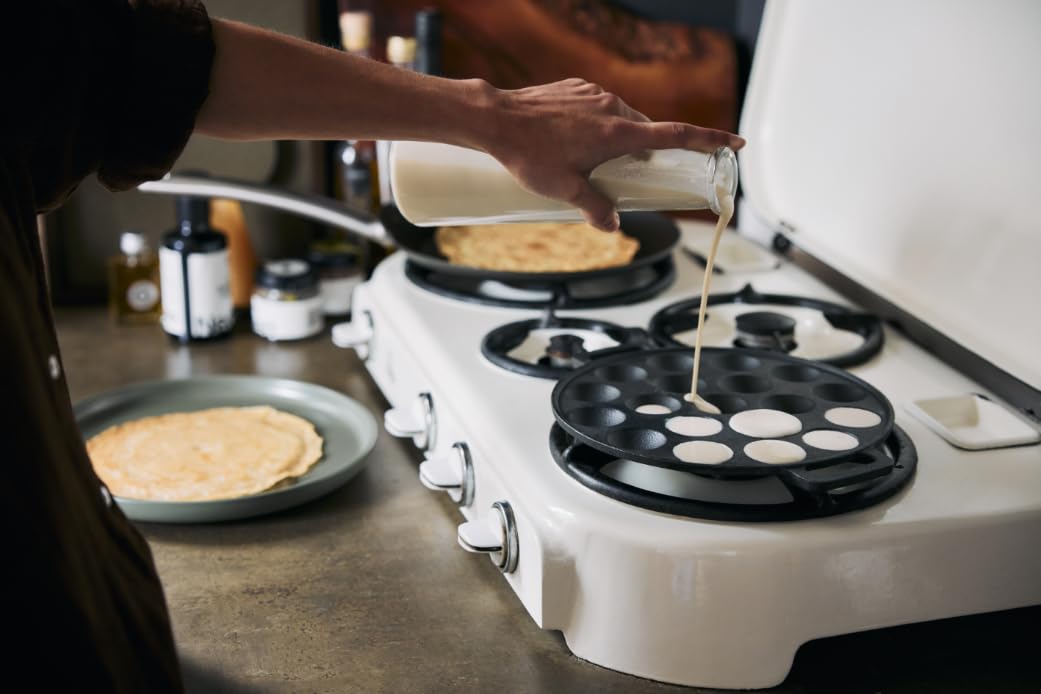 SKOTTSBERG Gusseisen Poffertjespfanne - Ø 24 cm – Vorgebrannt & PFAS-frei, Robust & Hitzebeständig - für Induktion, Gas, Ceran, Ofen & Grill - mit Antihaftbeschichtung
