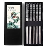 Original entworfen in Korea: Der lasergeätzte Black Dragon ist ursprünglich in Korea entworfen und eine tolle Ergänzung für jeden Esstisch. Fühlen Sie sich wie Königlichkeit, indem Sie diese stilvollen Essutensilien für Sie und Ihre Familie verwenden, um köstliche asiatische Gerichte, Mahlzeiten und gute Gesellschaft zu genießen.