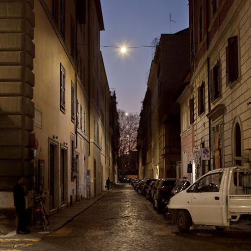 #675 Dagli ultras agli studenti, botte, sangue e neofascismo in centro e altre storie di Roma copertina