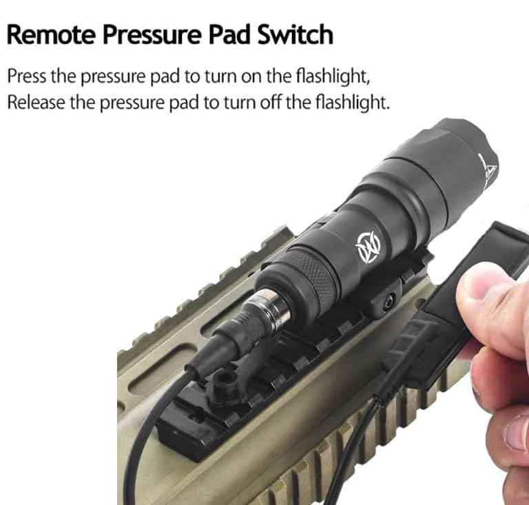 SBGJMY Lampe de Poche Torche Tactique M600B Avec Coussin de Pression et Interrupteur à Bouton de Queue Torche à 600 Lumens pour Système de Rail Picatinny 20mm (Noir SBGJMY Lampe de Poche Torche Tactique M600B Avec Coussin de Pression et Interrupteur à Bouton de Queue Torche à 600 Lumens pour Système de Rail Picatinny 20mm (Noir