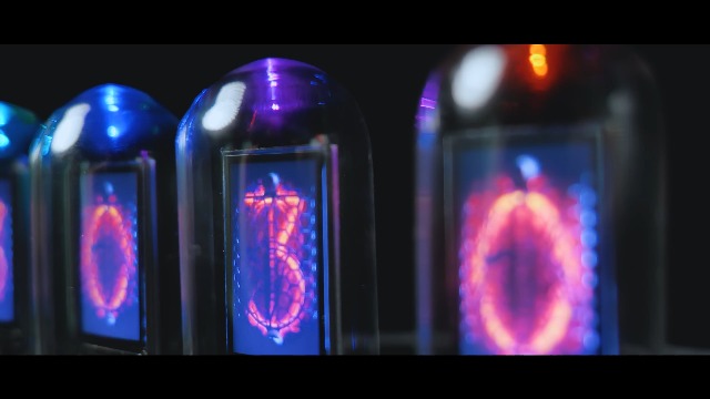 Eawfgtuw Orologio Da Tavolo A Tubo Nixie IN-8 - 4 Cifre, Retroilluminazione LED, Telecomando, Design Retrò E Moderno, Alimentazione USB