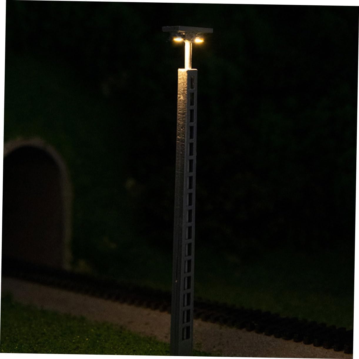 Gadpiparty 2pcs Mini Train Signal Light Model Simulated Railroad Lamp Decor for Sand Table Layout DIY Miniature House Supplies Compatible Model Railway Scenery