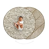 DICK, GROSS UND WEICH - Mit großzügigen 123 cm Durchmesser und doppelter Polsterung bietet unsere Krabbeldecke ausreichend Platz für das Krabbeln, Spielen oder gemütliche Picknicks im Freien. Die weiche Oberfläche ist leicht zu reinigen und kann problemlos in der Maschine bei 30°C gewaschen werden.