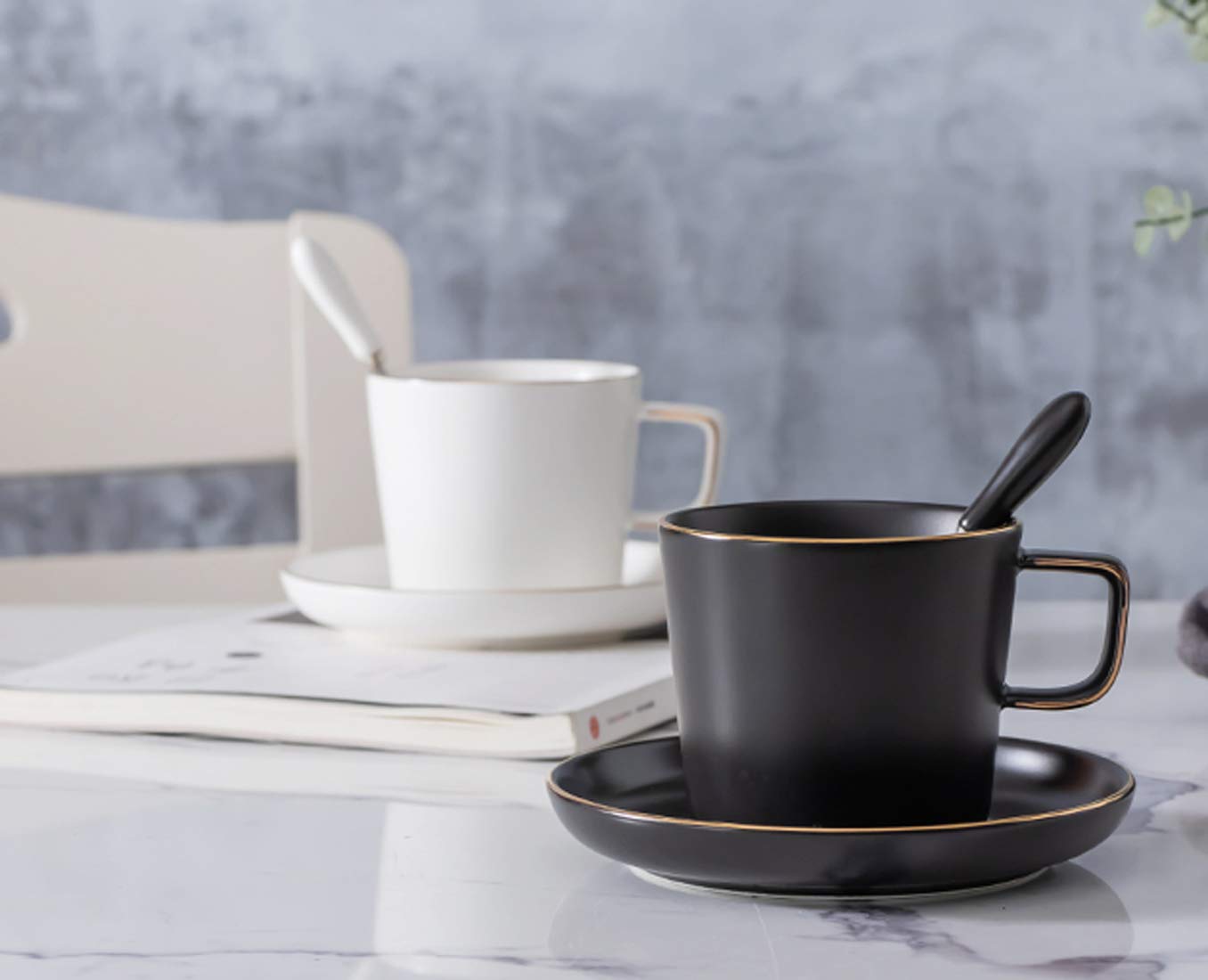 Juego de tazas de café de porcelana mate con platillos, de lujo nórdico, borde dorado, taza de té de la tarde, taza de café con capuchino (250 ml, 2 tazas y 2 platillos)