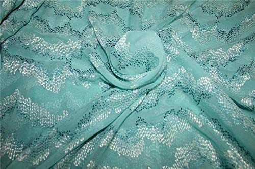 Soie géorgette brodée vert d'eau idéale pour coudre une robe de cérémonie fluide
