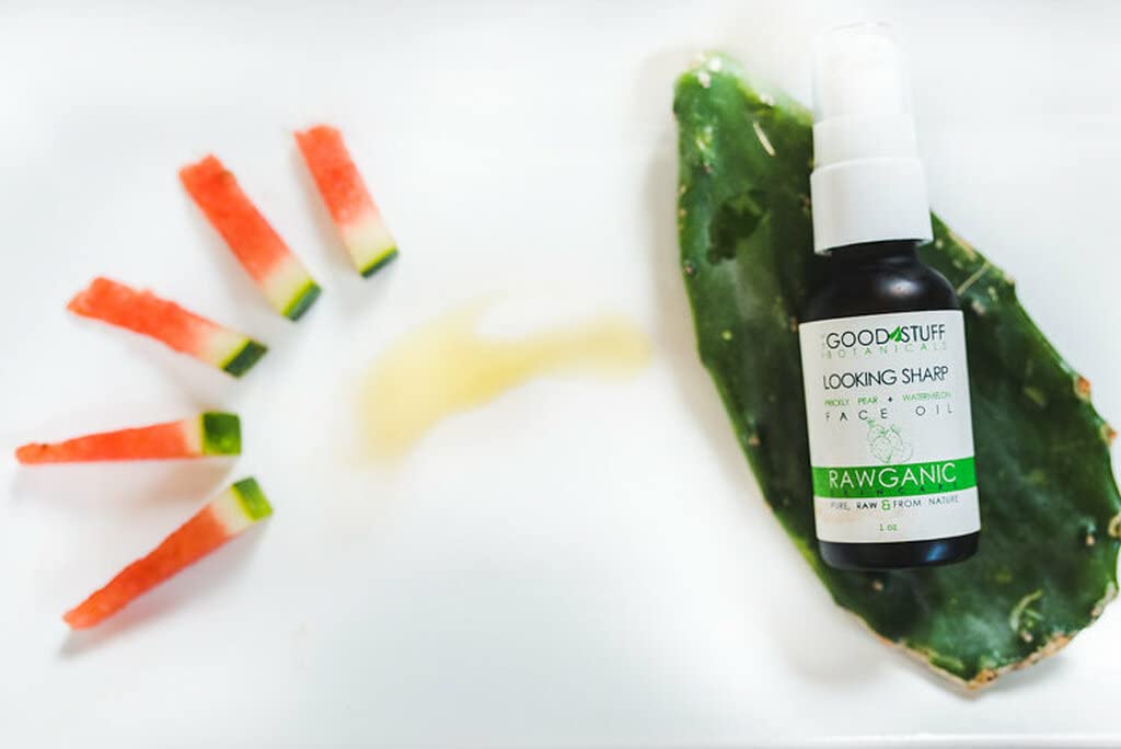 Looking Sharp Lightweight Fast-Absorbing Face Oil for Hydration and Smooth Skin