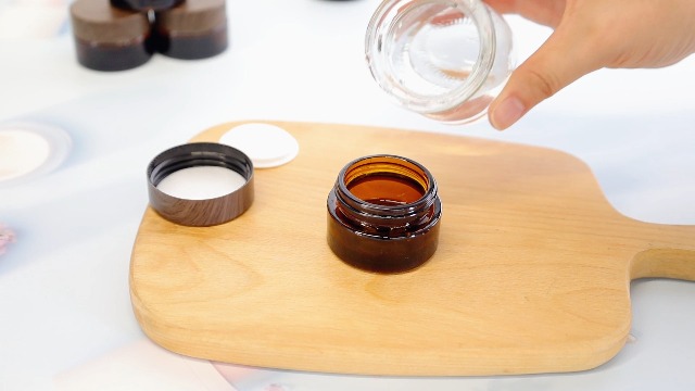 Milchglas-Cremetiegel 28 Ml, Nachfüllbar, Mit Holzoptik-Deckel, Für Creme, Salbe, Lippenbalsam