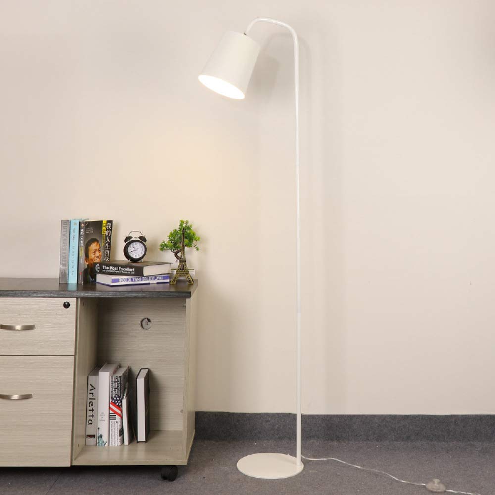 Lampe de lecture MU blanche pour un coin lecture cosy près du canapé