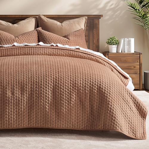 EverGrace Luxury Velvet Quilt Set King Size 3 Piece, Soft Cross-Stitch Velvet Comforter Set with Pillow Shams, Lightweight Coverlet Bedspread Bedding Set for All Seasons, Terracotta Clay